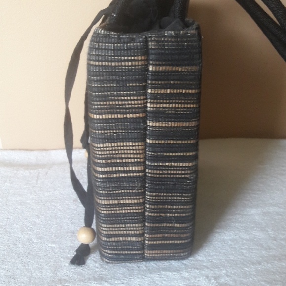 Handbag Decorated With Shells - Picture 3 of 7